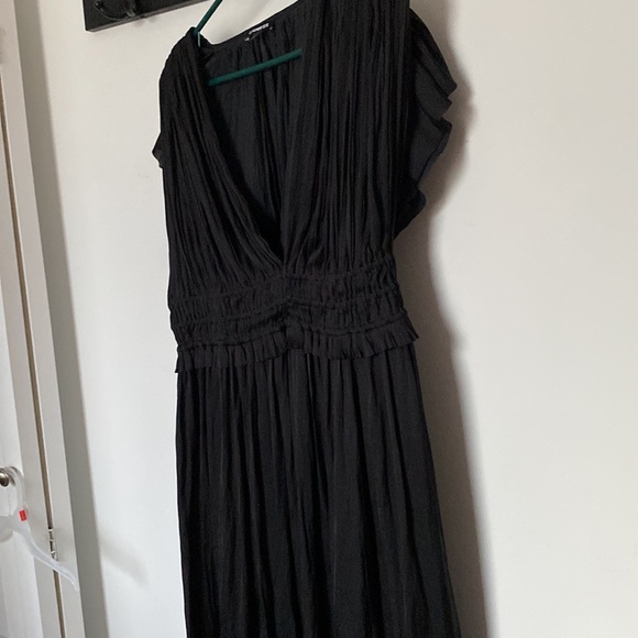 Flowy Dress - Picture 3 of 6